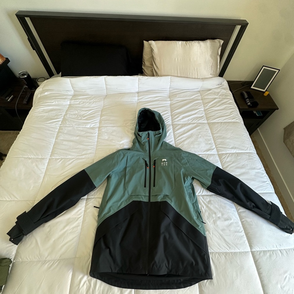Montec snow jacket brand new